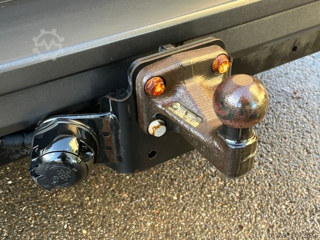 Minibus VOLKSWAGEN CRAFTER 2,0 TDI 9 SITZER KAMERA AHK KLIMA PDC