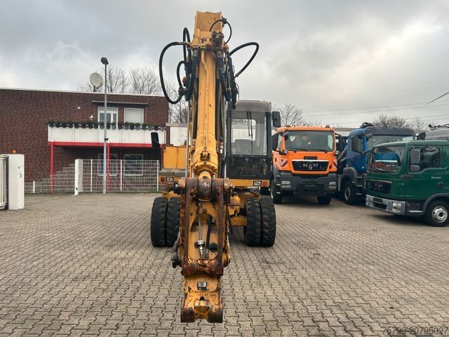 Mobile excavator LIEBHERR 902 Litronic