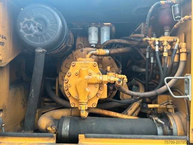 Mobile excavator LIEBHERR 902 Litronic