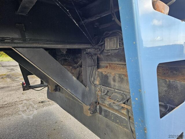 1995 JUMBO DO 300 S / 2 axe directoare / frâne cu tambur BPW / roți jumelate / axă liftantă JUMBO DO 300 S/   2 X STEERING /BPW DRUM / DOUBLE TIR...