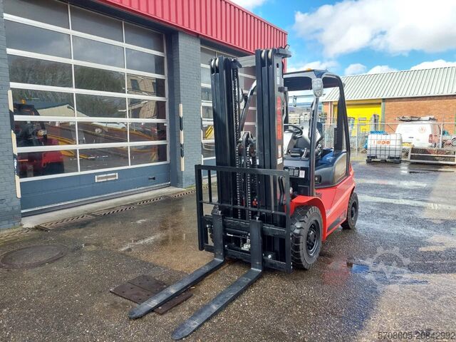 Viljuškar Manitou MI25D MI25D