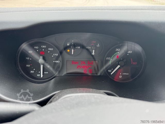 Aangepaste bestelwagen IVECO 70C17 Fleisch Theke Solar Heizung Kühler Kamera