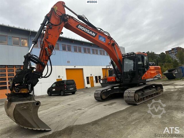 Excavadora sobre orugas Doosan DX225LC