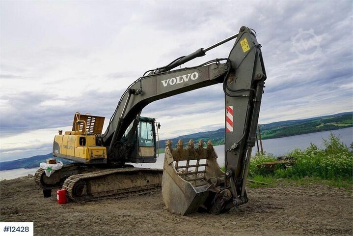 Excavadora sobre orugas Volvo EC240CL Crawler Excavator with 2 Buckets
