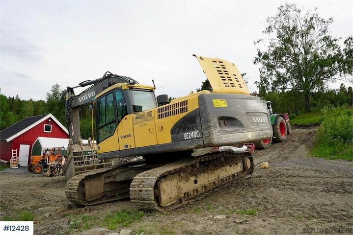 Excavadora sobre orugas Volvo EC240CL Crawler Excavator with 2 Buckets