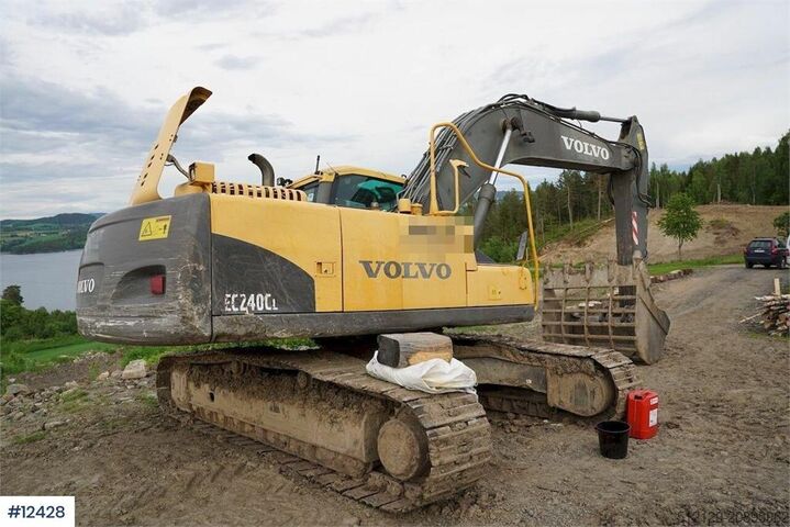 Excavadora sobre orugas Volvo EC240CL Crawler Excavator with 2 Buckets