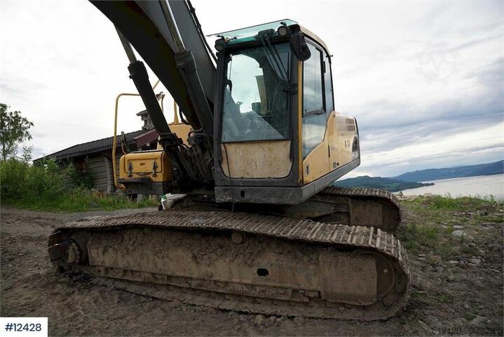 Excavadora sobre orugas Volvo EC240CL Crawler Excavator with 2 Buckets