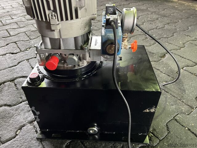 Hydraulikaggregat AC-MOTOREN FBPA 90L-4 + 14l Behälter