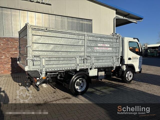 Aangepaste bestelwagen FUSO 7C15