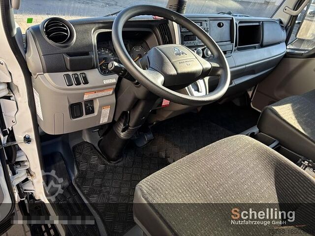 Aangepaste bestelwagen FUSO 7C15