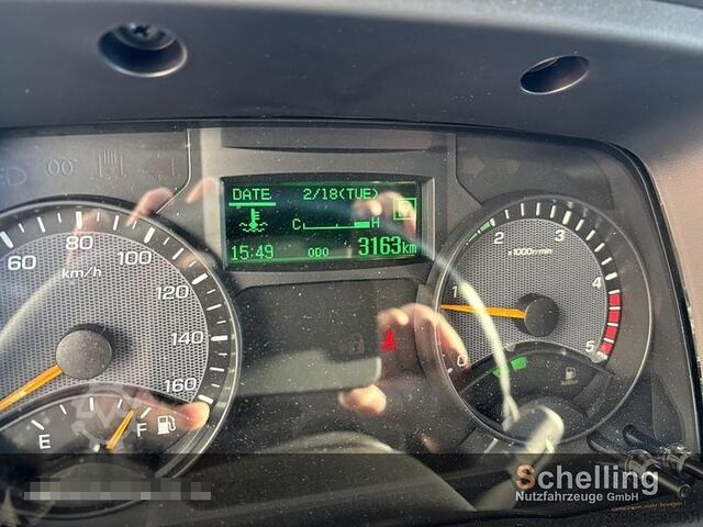 Aangepaste bestelwagen FUSO 7C15