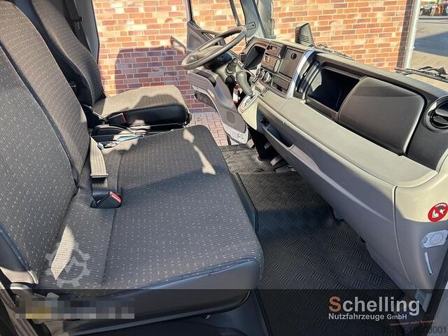 Aangepaste bestelwagen FUSO 7C15