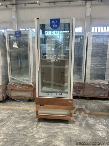 Vetrina refrigerata verticale espositiva ISA Cristal Tower 725 RV TB R290