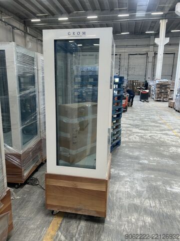 Vetrina refrigerata verticale espositiva ISA Cristal Tower 725 RV TB R290