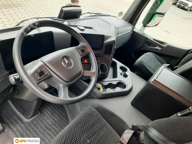 Autocamion cu caroserie tip cutie MERCEDES-BENZ 1824 L ACTROS Koffer 7,35 m mit Tür + LBW 2t