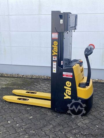 Wózek podnośnikowy ręczny Yale MS10