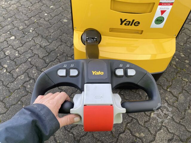 Wózek podnośnikowy ręczny Yale MS10