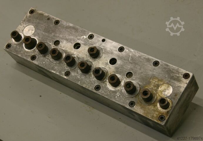 Multi-spindle head with 12 drill bits Nottmeyer 32 Lochabstand