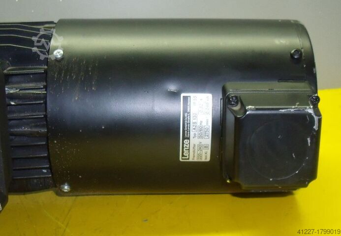 Motor de engrenagem 0,8 kW 750 rpm LENZE 13.550.85.1.2.5