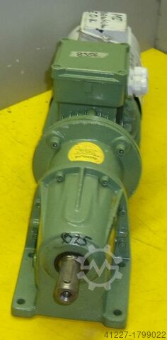 Motorreductor de 1,1 kW, 320 rpm Lenze 43.550.64026