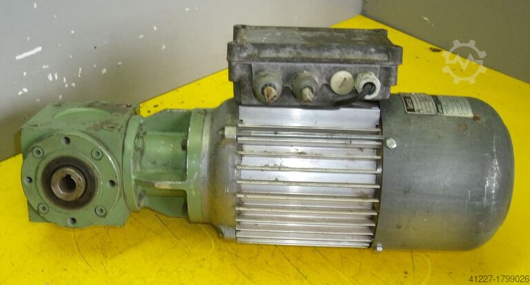 Motorreductor de 0,37 kW, 56 rpm Lenze B7C4-058H