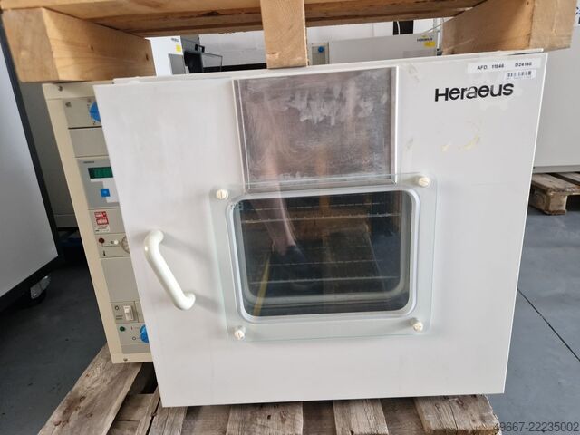 Forno de vácuo Heraeus UT 6060
