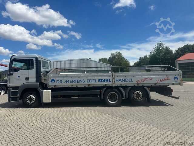 Flatbed truck MAN TGS 26.320 / 6x2-4 / Stahltransporte / Lift Lenk