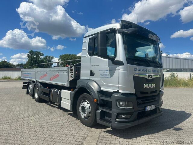Flatbed truck MAN TGS 26.330 / 6x2-4 / Stahltransporte / Lift Lenk