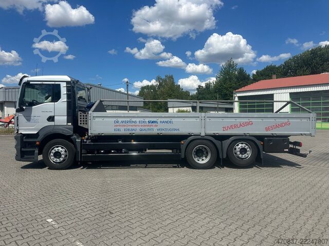 Flatbed truck MAN TGS 26.330 / 6x2-4 / Stahltransporte / Lift Lenk