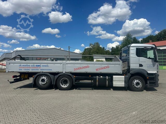 Flatbed truck MAN TGS 26.330 / 6x2-4 / Stahltransporte / Lift Lenk