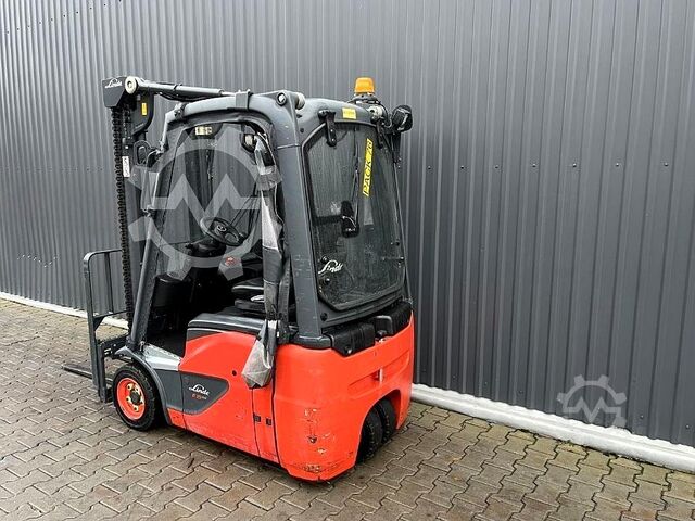 Elektrikli 3 tekerlekli forklift Linde E15-02