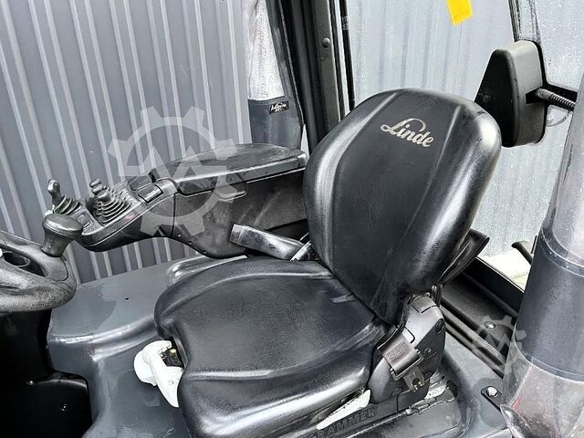 Elektrikli 3 tekerlekli forklift Linde E15-02