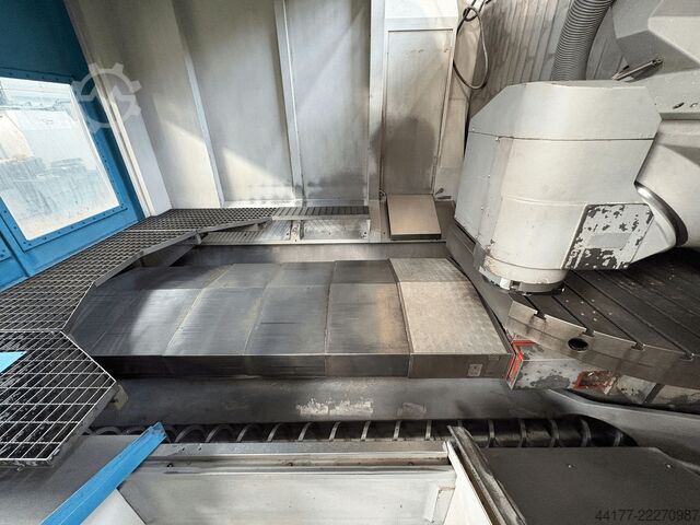 Centro di lavoro universale DMG MORI DMU 200 P