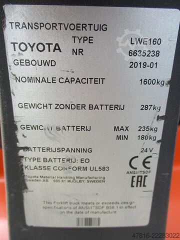 Carretilla elevadora baja TOYOTA LWE160