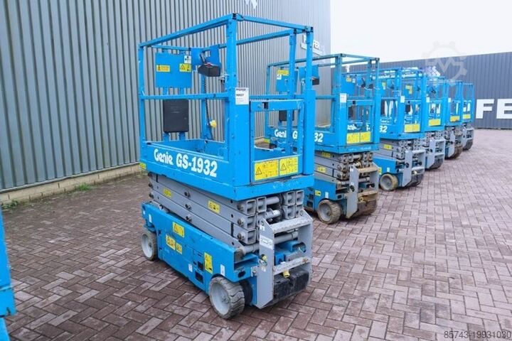 Ascensor cu foarfecă Genie GS1932 Electric, Working Height 7.8 m, 227kg Capac