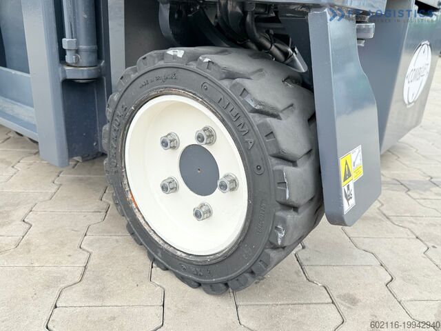 Négymenetes targoncá Combilift CB3000 / TRIPLEX 4900MM / FREE LIFT