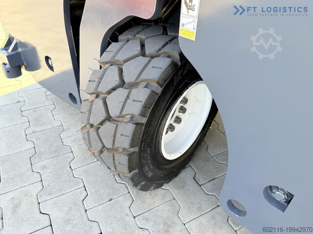 Négymenetes targoncá Combilift C3000 GAS TRIPLEX 7600MM FREE-LIFT