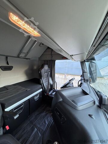 Standard tractor unit Iveco S-WAY 570 euro 6-E  ufficiale Italia