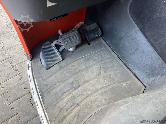 Wózek reach truck Linde R12B-01