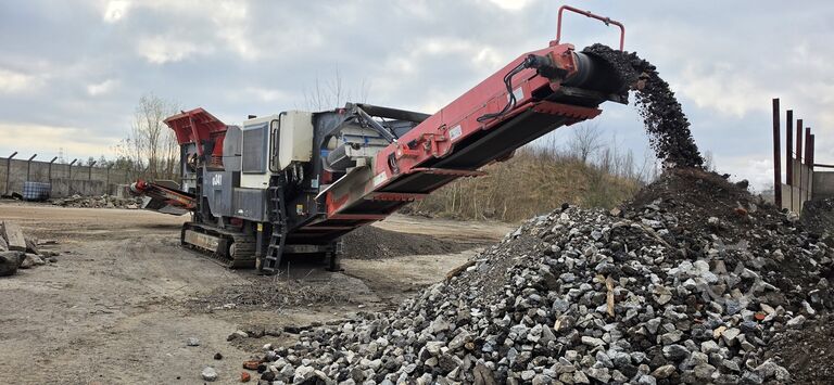 Trituradora de mandíbulas móvil sobre orugas Sandvik QJ341 jaw crusher
