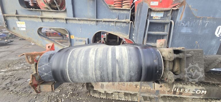 Trituradora de mandíbulas móvil sobre orugas Sandvik QJ341 jaw crusher