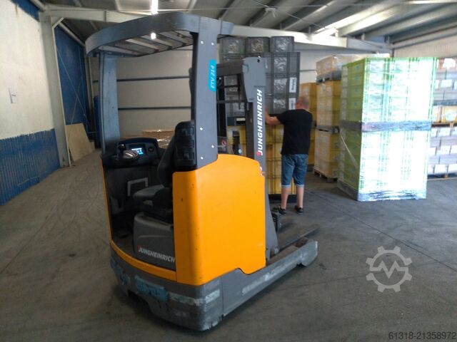 Chariot à mât rétractable  