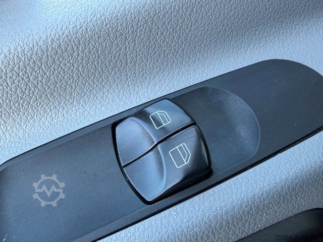 Minibusz MERCEDES-BENZ Sprinter 313 Cdi 9Sitze+Rollstuhllift Klima Navi