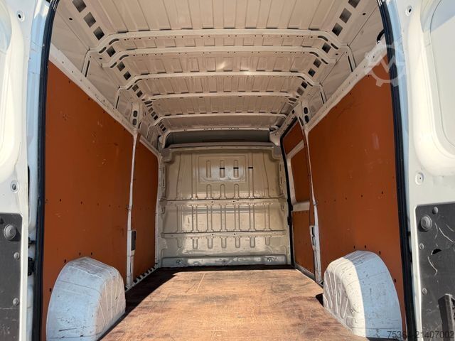 Magas tetős furgon PEUGEOT Boxer 3.0 HDiF Maxi Klima Ahk Motor in Notlauf