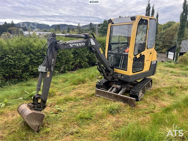 Minibagger Volvo EC15B xtv excavator w/ trench bucket and hydraulic