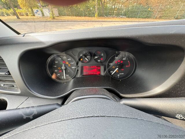 Dobozos furgon IVECO Daily 70C18 Hi-Matic Koffer mit Ladebordwand