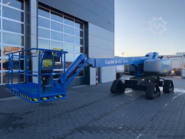 Teleskopska platforma Genie S 45 XC Trax