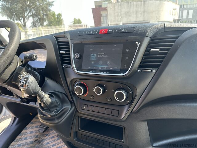 Flatbed kamion Iveco Daily 35-160 3.0 cc Model year 2024