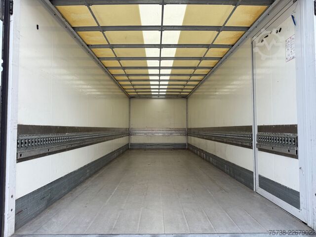 Dubă cu caroserie tip cutie MERCEDES-BENZ Atego 821 L Koffer+LBW/Klima/Motorbremse/EURO6D