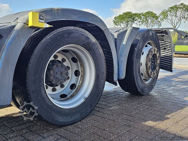 Chassis com cabina MAN 26.560 TGX 6x2-4 Chassis